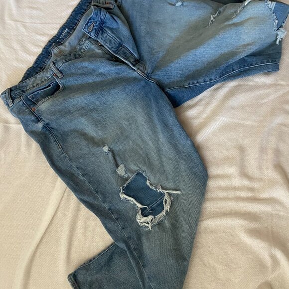 Curvy High-Waisted Button-Fly OG Straight Jeans - Size 24 - Picture 4 of 11